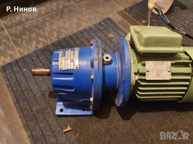 Монофазен ел.двигател / електромотор с редуктор 9 оборота в минута, снимка 1