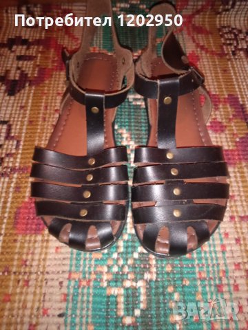 Продавам сандали №38