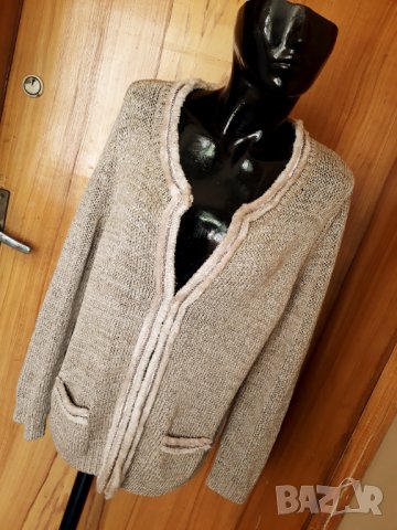 Бежова жилетка с декорация верижки ХЛ