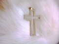 Кръст с камъчета, снимка 1 - Колиета, медальони, синджири - 31852207
