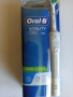 Електрическа четка за зъби Oral B 100 D White Cross Action, снимка 1