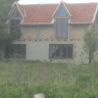 Къща на груб строеж с голям парцел в България