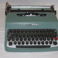 Продавам портативна пишеща машина  Olivetti Lettera 22, снимка 1 - Друго - 38975306