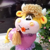 "Влюбена кравичка", приятелка на символа 2021г.,Плетена играчка, Ръчно изработена, Перфектен подарък, снимка 4 - Романтични подаръци - 31067927