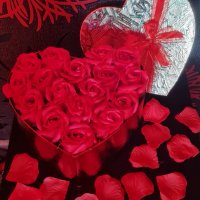 Червени рози в кутия сърце/кутия с 17 броя червени рози/Кутия сърце, снимка 3 - Декорация за дома - 44151552