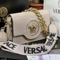 Дамска чанта Versace код 173, снимка 1 - Чанти - 36401537