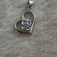 Сребърна висулка сърце с цвете, снимка 1 - Колиета, медальони, синджири - 44309985