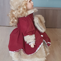 Порцеланова кукла със стойка , снимка 4 - Кукли - 44583128