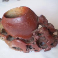 Антикварна ваза  от червен сапунен камък със екзотични фигури, снимка 12 - Антикварни и старинни предмети - 37165294