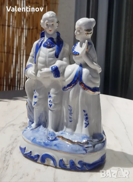Старинна порцеланова статуетка , снимка 1