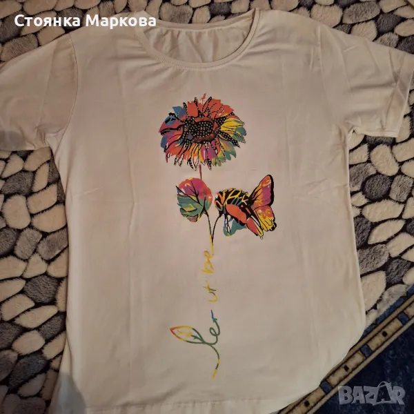 Бяла блузка с красиво цвете с камъчета, снимка 1