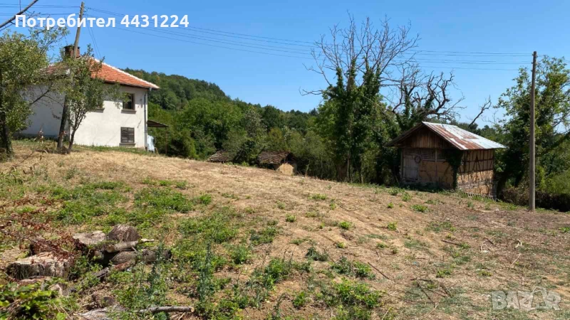 Селска двуетажна къща с прилежащ терен 2000 кв.м. и две стопански постройки, находящ се, снимка 1
