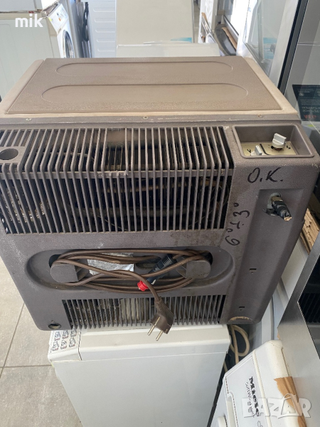 Хладилна чанта - Хладилник на газ  и ток за кемпер, снимка 1