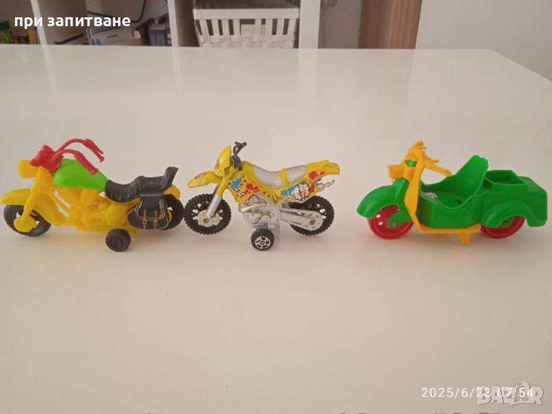 3 бр. мотори пластмаса, 1:18 , снимка 1