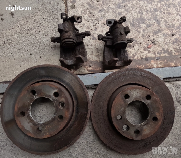 Задни спирачни апарати от VW T5, снимка 1