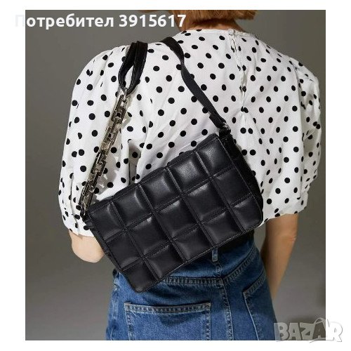 Капитонирана дамска чанта за рамо с асиметричен дизайн на дръжката 25х19см., снимка 1