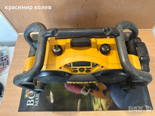 строително радио "DEWALT DC011", снимка 4 - Радиокасетофони, транзистори - 52796673