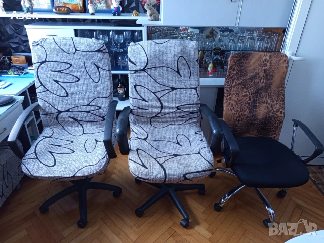 Продавам 3 бр. офис стола.