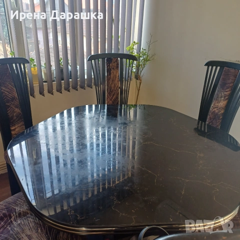 Продавам маса със 6 стола