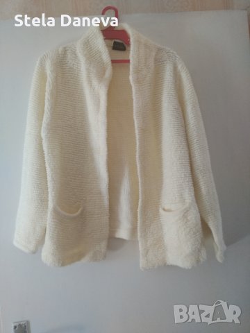 Елегантна жилетка без копчета с джобове размер М