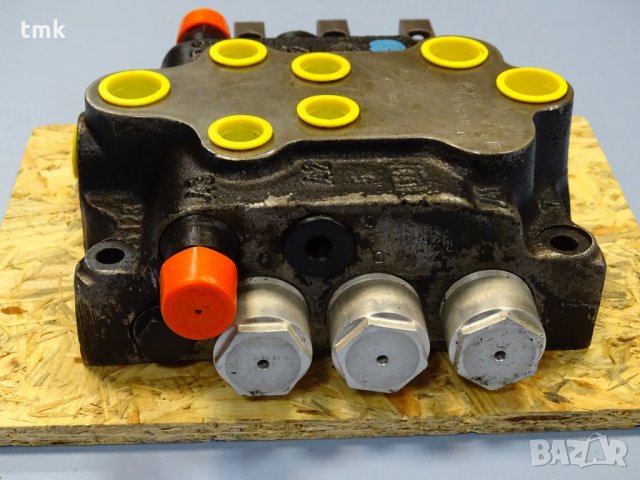 хидравличен разпределител Rexroth 900 357 Hydraulic control valve, снимка 3 - Резервни части за машини - 35322034