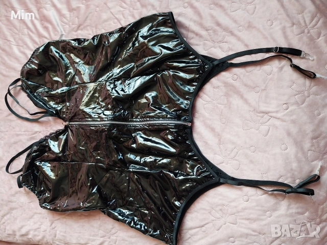 4XL Черен корсет от лак / винил/ с жартиери и прашка, снимка 3 - Корсети, бюстиета, топове - 54261255