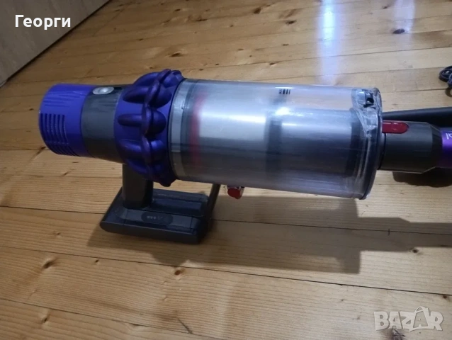 Много добра Dyson V10 безжична прахосмукачка пълен комплект, снимка 2 - Прахосмукачки - 53357300
