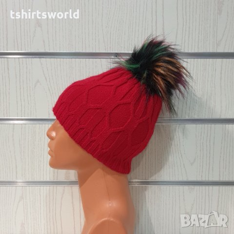 Нова зимна дамска червена шапка с шарен помпон/пух, снимка 5 - Шапки - 35478427