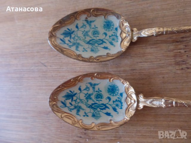 Сувенирни лъжички с емайл 2 бр 1970 г, снимка 3 - Антикварни и старинни предмети - 44375495