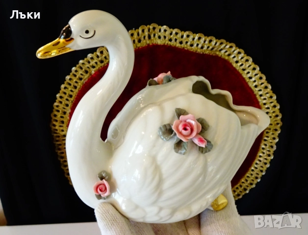 Фигура,ваза Лебед дрезденски порцелан,рози. , снимка 11 - Статуетки - 52171477