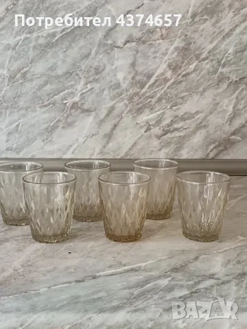 Стари водни чаши с релеф