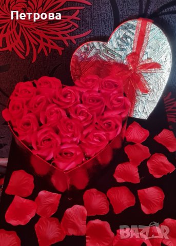 Червени рози в кутия сърце/кутия с 17 броя червени рози/Кутия сърце, снимка 3 - Декорация за дома - 44151552