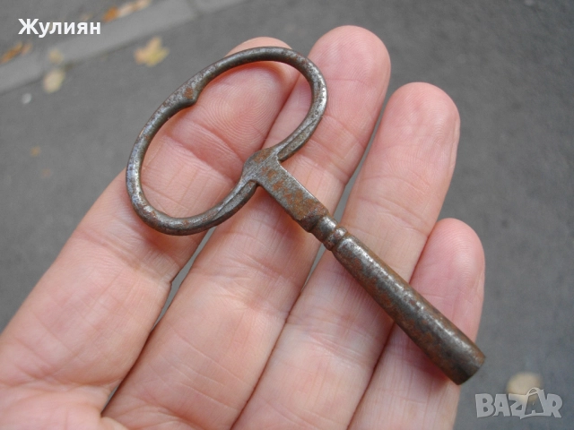 СТАРО КЛЮЧЕ КЛЮЧ ЗА СТЕНЕН ИЛИ КАМИНЕН ЧАСОВНИК , снимка 2 - Антикварни и старинни предмети - 52152245