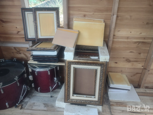 Рамки и платна за картини.