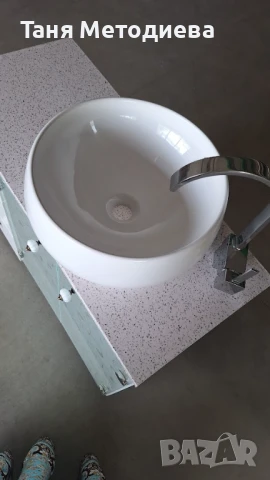 Реновиран бял шкаф за баня с модерна мивка тип купа и луксозна батерия, снимка 4 - Мивки - 51129855