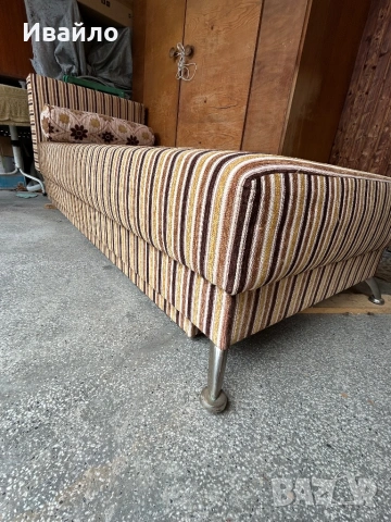 Диван с механизъм и възглавници, 30 евро