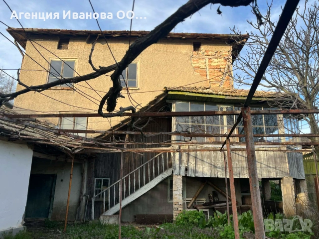 Къща с просторен двор в центъра на село Горица, община Попово, снимка 6 - Къщи - 54189185