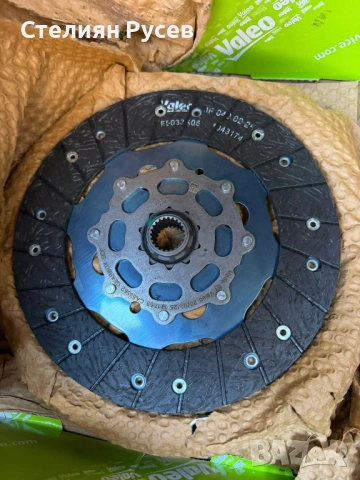 НОВ  837352 VALEO комплект съединител за vw touran caddy golf  цена  400 евро  -  с лагер. болтове и