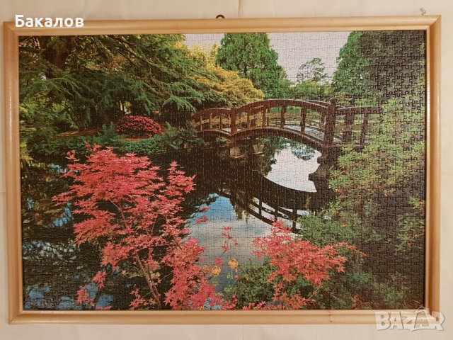 Наредени и залепени на фазер пъзели с лакирана дървена рамка и закачалка