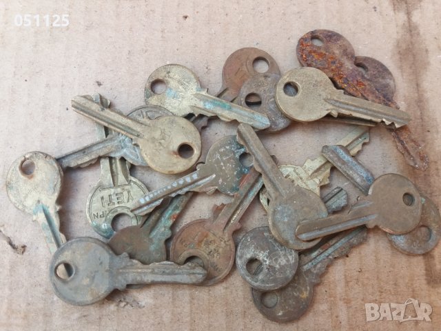 комплект от 20 броя стари ключове - бронзови , снимка 9 - Антикварни и старинни предмети - 36978522