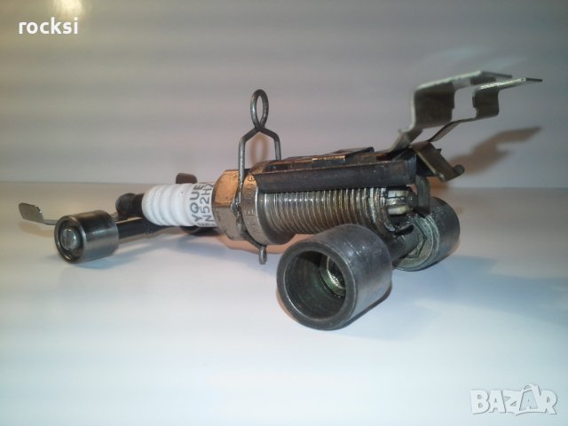 Болид за формула 1 направен от оригинална свещ, снимка 3 - Колекции - 24019102