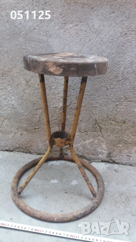 старо масивно столче 