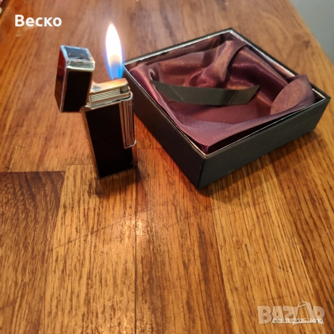 Метална запалка с газ.