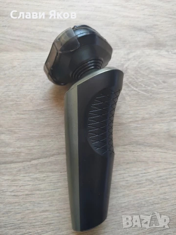 Електрическа самобръсначка с приставки, снимка 2 - Електрически самобръсначки - 50846229