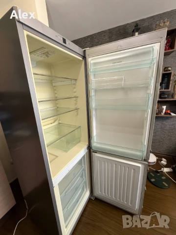 Хладилник с фризер Liebherr Cuesf 3503 за части или ремонт, снимка 3 - Хладилници - 52020961