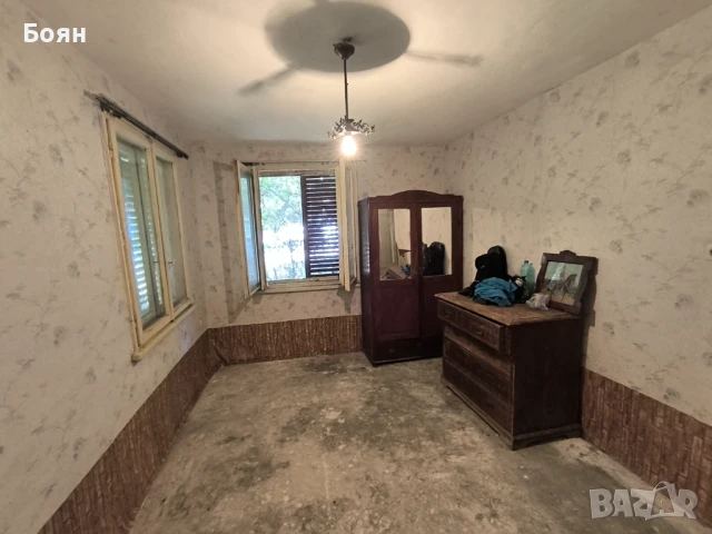 Собственик продава триетажна солидна къща 320 кв.м. в с. Тияновци, област Видин  , снимка 6 - Къщи - 43476121