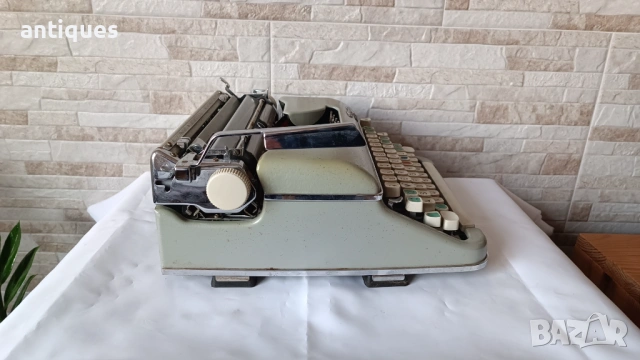 Стара пишеща машина Olympia COLORTIP - 1960" год., снимка 4 - Антикварни и старинни предмети - 53162680