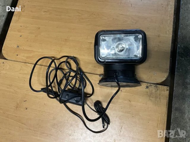 Прожектор за лодка,12v. с ротация и дистанционно