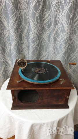Стар грамофон с манивела, снимка 9 - Антикварни и старинни предмети - 44437326