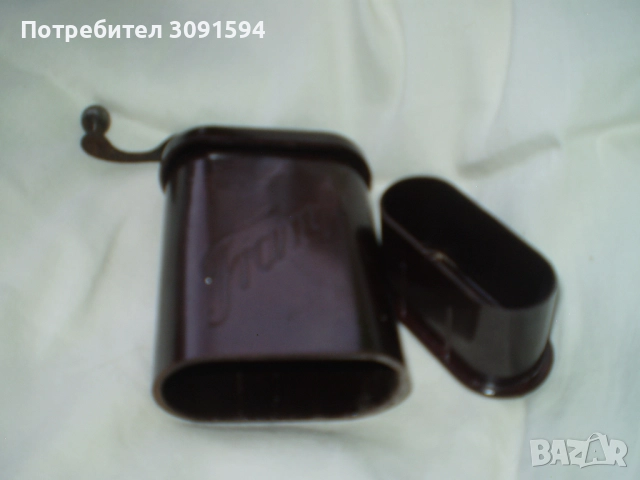 Немска бакелитова кафемелачка от Втората световна война, снимка 2 - Антикварни и старинни предмети - 51735721